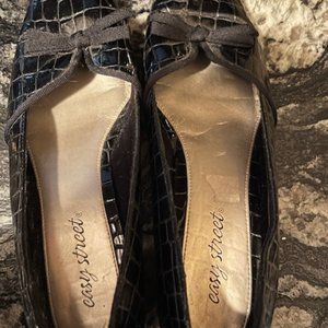 Easy street black patent crocodile print